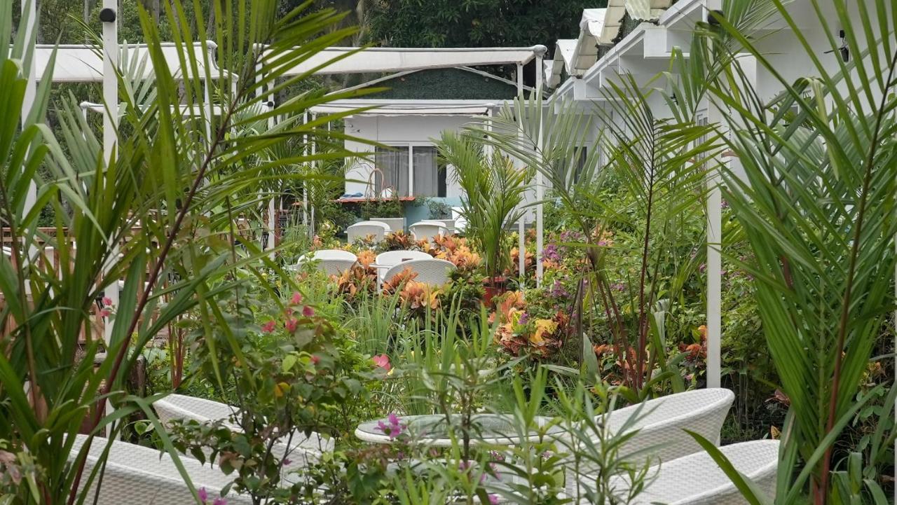 Whiteflower Resort Morjim Buitenkant foto