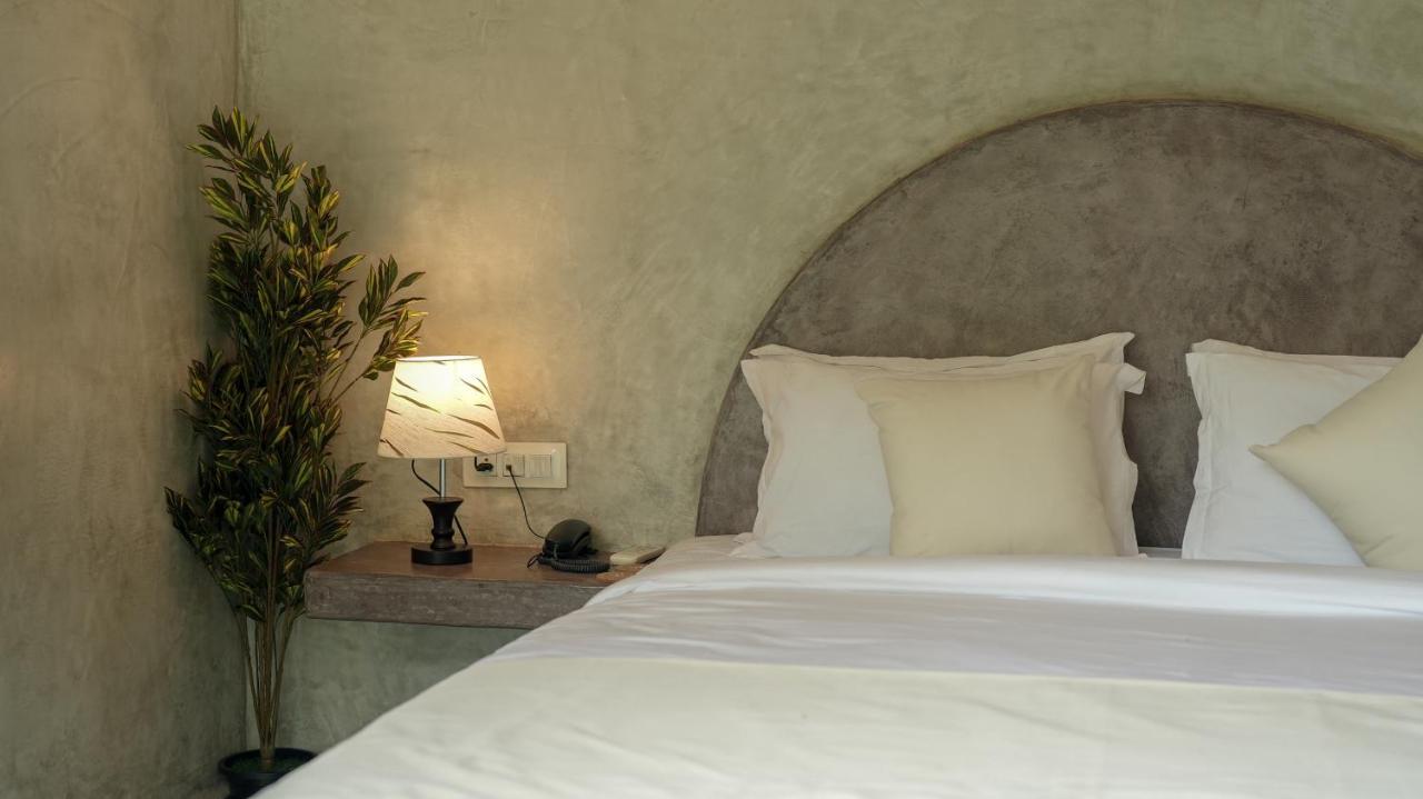 Whiteflower Resort Morjim Buitenkant foto
