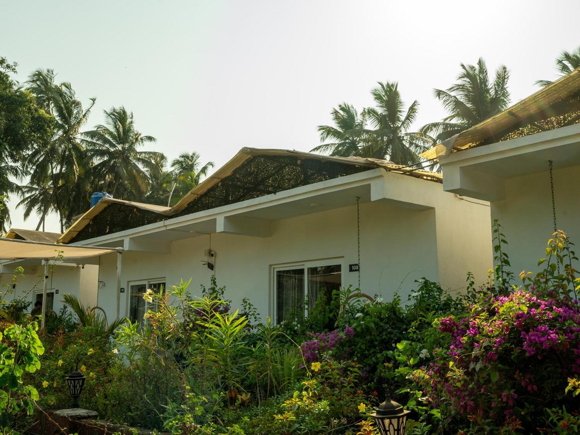 Whiteflower Resort Morjim Buitenkant foto